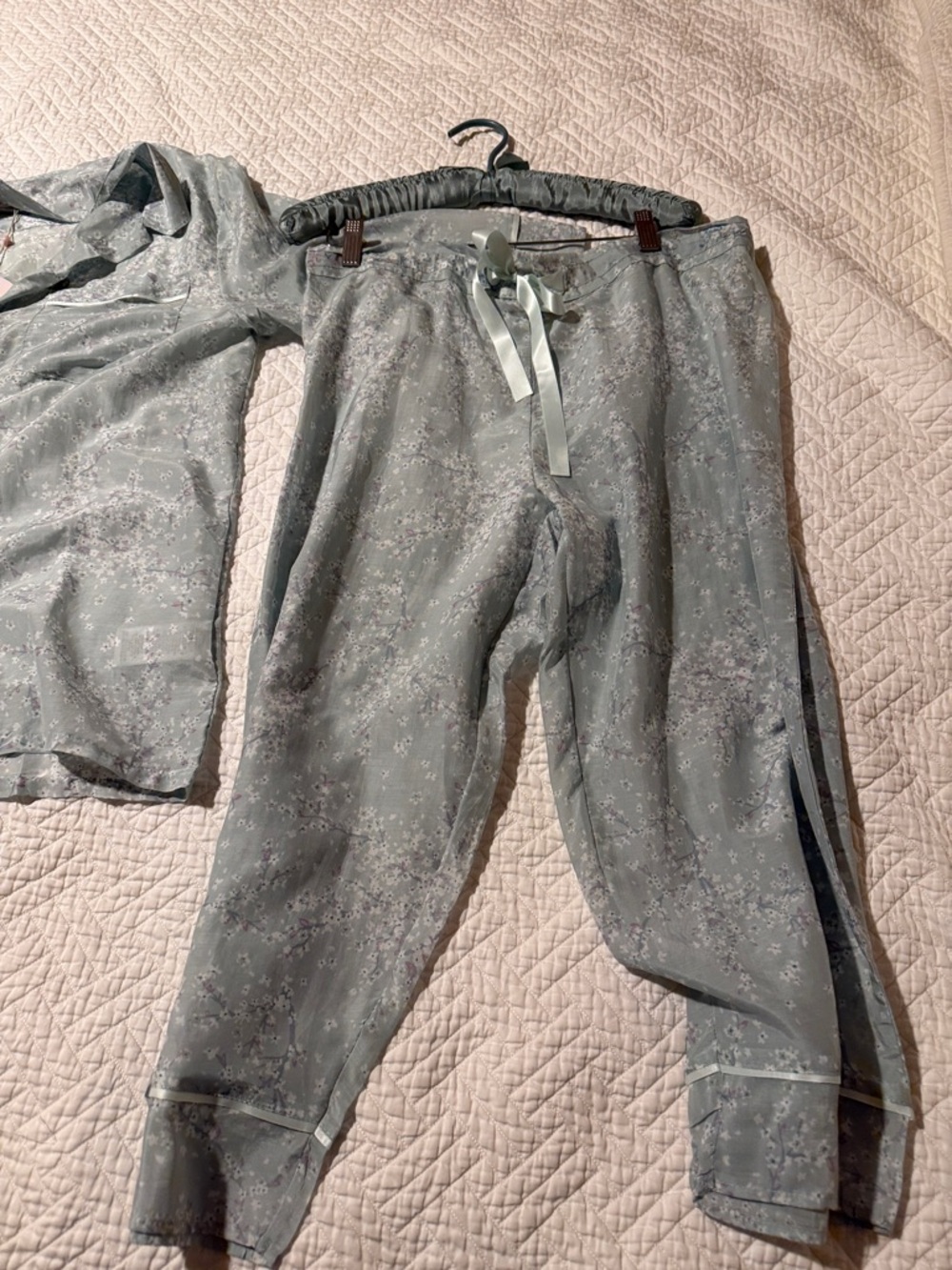 Cheri Blossom Sage Crop Pajama Set size large (hard to find) - Picture 12 of 16